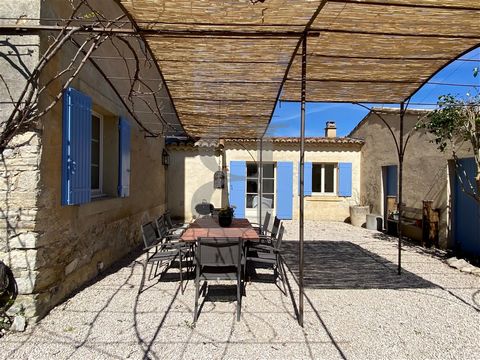 Sole Agency. Discover this lovely farmhouse of about 165 sqm with terrace and private garden for sale near Vaison la Romaine and offering an unobstructed view of Mont Ventoux. The house comprises a living room with fitted kitchen and fireplace, 4 bed...