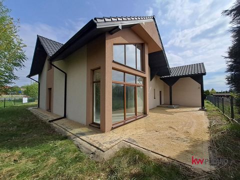 Comfortable semi-detached house for sale in Bobrowniki, Będzin district. Two-storey houses in developer's condition, insulated and plastered. In front of the buildings there are cubes, fenced on three sides. The usable area of the cottages and the pl...