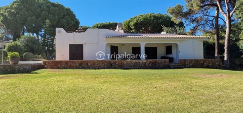 Detached villa with 4 bedrooms and heated pool Composed :- 4 bedrooms ( 2 suites - ) - + 2 Bathrooms - Solar panels for heating, hot water + swimming pool (separate) - installed a few years ago - 3 new air conditioning units- Air conditioning in all ...