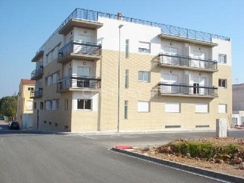 Are you looking for your new home in Tous? We've got it. Excellent opportunity to acquire a home with a well-distributed area, located in the town of Tous, Valencia. Do you want more information about this apartment? Do not hesitate to contact us. Vi...