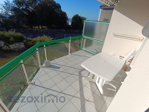 REZOXIMO offers you in St Georges de Didonne this T3+ type duplex apartment of 47 m2 square and approximately 60 m2 in useful surface area. This property is located on the second and last floor of a very beautiful residence with SEA VIEW: Entrance wi...