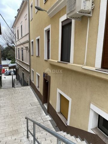 Location: Primorsko-goranska županija, Crikvenica, Crikvenica. CRIKVENICA - house of 150 m2 in the center of Crikvenica. We are selling a house for tourist activity in an apartment block in the center of Crikvenica, 40 m from the sea. It consists of ...