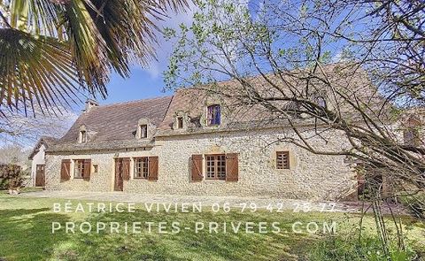 MONTIGNAC-LASCAUX sector. Beautiful countryside around. Calm! This Périgord of character has a real architectural quality with its very elegant scrolled dormers! Its park is enclosed by low walls made of local stone and a wrought iron gate flanked by...