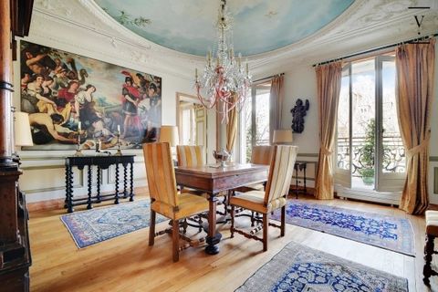 In the heart of Saint-Germain-des-Prés, this apartment, ideally located in a stunning Haussmannian building, offers incredible decorative ceiling work, herringbone parquet flooring and marble fireplace. It also benefits from open views on vibrant Sai...