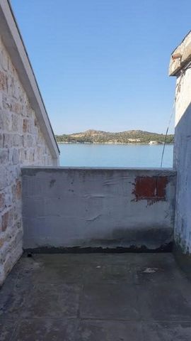 A stone house is for sale on the Sibenik waterfront, close to all amenities necessary for a comfortable life or vacation. This location is perfect for enjoying the city's rich cultural and gastronomic offer. Due to its proximity to the cathedral of S...