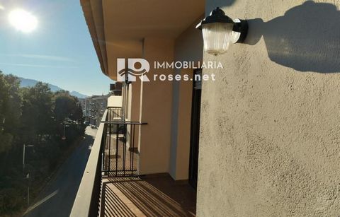Certificado Energético: TYJOP96TFBeautiful and bright apartment consisting of a living room with an open kitchen, 2 double bedrooms with a built-in wardrobe, and a bathroom. A beautiful terrace serves both the living room and the bedrooms. It has eas...