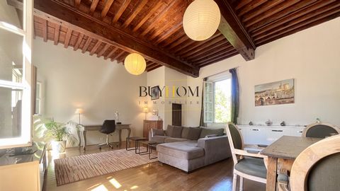 Immerse yourself in history with Buyhom immobilier with this unique apartment dating back to the 14th century, offering an exceptional living experience in the heart of the medieval city of Avignon. With its undeniable charm of the old, its beautiful...