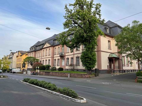 The “Residenz am Bolongaropalast” is in a very good residential on the western edge of Frankfurt's city center. An optimal connection to the public transportation, road and rail networks, air traffic and waterways enable you to save time and cost-sav...