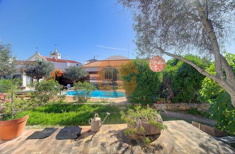 Award-winning 2 bedroom villa for sale in Alte. In the magical village of Alte, an art center in the heart of the Algarve mountains, we find this work awarded with the Architecture and Urbanism Award of the Municipality of Loulé. A villa made to achi...