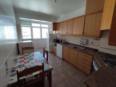 Apartment located right in the center of the city of Castelo Branco, good access to the A23, with some commercial areas, very close to the Amato Lusitano Hospital, pharmacy, health center and schools. This property is located in a building with two e...