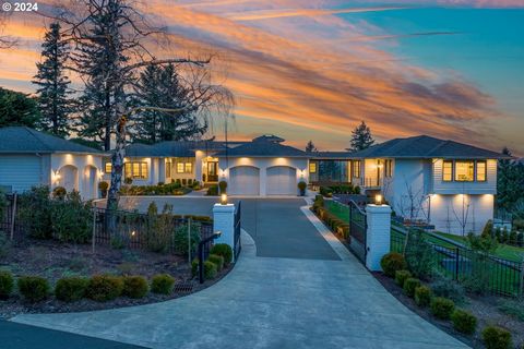 Indulge in luxurious living where unparalleled vistas of Mt. Hood, Mt. St. Helens, Mt. Adams and the Willamette River are the backdrop for daily life in a seamless blend of elegance and functionality. Perched atop Lake Oswego's Skylands neighborhood,...