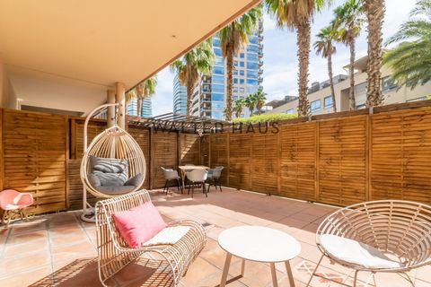 Apartment for sale in Diagonal Mar and the Front Marítim of Poblenou. Located on the emblematic Illa del Llac, just 5 minutes from Barcelona beach, it offers a life of luxury and comfort. With 131 m² built, distributed in 81 m² of housing and 50 m² o...