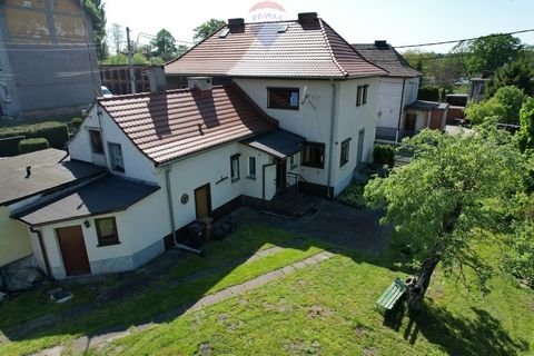 Managing agent: Patryk Golak We invite you to familiarize yourself with the unique offer of a semi-detached house, located at 4 Osiedleńcza Street in Rudziniec! It is an ideal proposition for those looking for a quiet place to live surrounded by natu...