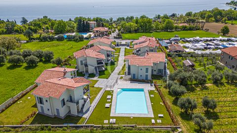 Garda Haus Padenghe is pleased to present this exclusive real estate opportunity located just 200 meters from the beautiful Lake Garda, within an elegant residence of recent construction consisting of only 21 units. The apartment, included in the pre...