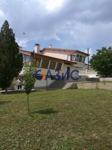 #29004896 New house on a plot of land with vineyards. Price: 230 000 euro. Location: s. Detelina Rooms: 6 Total area: 370 sq. M. Plot area: 900 sq. M. Floors: 2 Maintenance fee: missing. Stage of construction: completed Payment: 2000 Euro deposit 100...