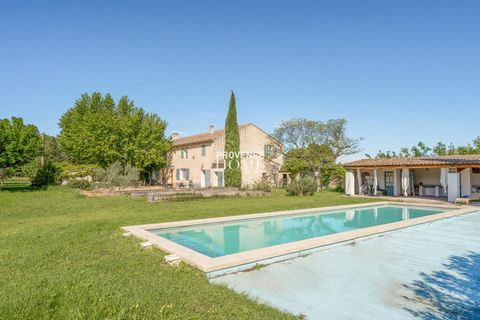 Provence Home, the real estate agency of Luberon, is offering for sale a Provençal farmhouse of approximately 340sqm with 2 adjoining cottages, in the countryside of Cavaillon, on a vast plot of land with a swimming pool and a large pool house. SURRO...