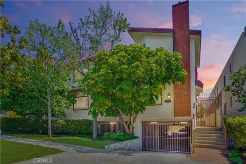 Discover your next chapter at 536 E. Magnolia Blvd, unit #105 in Burbank, where sophisticated living meets convenience in this spacious, sunlight-kissed end unit townhome. This beautifully upgraded home offers three bedrooms, two and a half bathrooms...