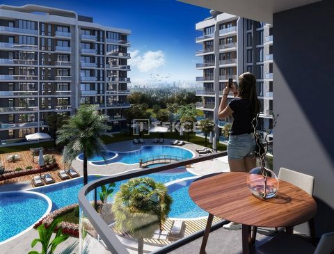 Ruime appartementen in een complex van 3 blokken in Antalya Altıntaş De regio Altıntaş, waar de meest prestigieuze projecten van Antalya samenkomen, is een gebied dat investeerders de mogelijkheid biedt om op korte termijn winst te maken. Zowel inves...