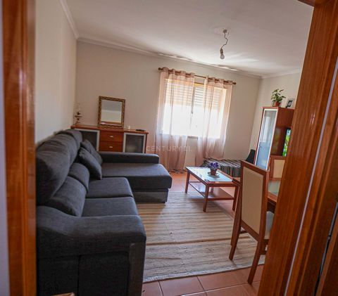Excellent 3-room apartment in Monte da Caparica. 5th floor with two elevators, well organized condominium. This apartment has lots of natural light, with two fronts. One of the bedrooms with a wardrobe. Wardrobe at the entrance to the bathroom, very ...