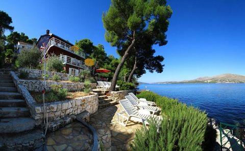 A seafront house in a fantastic location, on Ciovo near Trogir, within pines, with private beach! It's surface of 120 sq.m. is spread over 3 floors, it is built on 560 sqm land plot. It is consisted of three apartments (50 sqm + terrace of 22 sqm, 38...