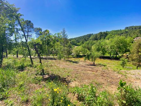 Located 7 minutes from AUBENAS by car. In the town of MERCUER. Within a small subdivision of only 4 Lots. Quiet area. Superb building land of approximately 1324 m2 (Lot 1). Swimming poolable. Bounded by surveyor. Soil study (G1) carried out. Serviced...