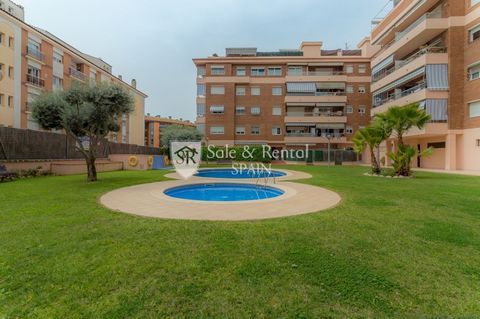 Welcome to this unique opportunity in Lloret de Mar a charming duplex located in the coveted area of Fenals This fabulous occasion comes with a tourist license and not only offers comfort but also places you just steps away from the best attractions ...