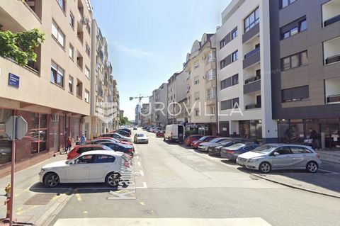 Zagreb, Trešnjevka, office space 148 m2 on the ground floor of a residential and commercial building. It consists of an open space, a meeting room, two smaller office rooms, a bathroom and a kitchenette. Ideal for various activities: office, showroom...