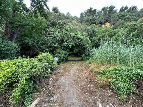 Ładny Haut Madeleine 7-pokojowy dom z 1940 roku o powierzchni 127,44 m2, składający się z 3 apartamentów. W cichym i zielonym otoczeniu, z możliwością tworzenia parkingów. W tym na parterze/ogrodzie 2 mieszkania po 2 pokoje o powierzchni 33,92 m2 i 3...