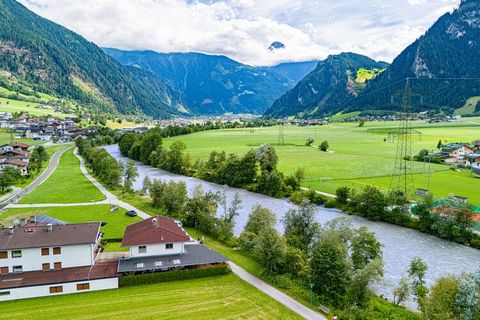 Directly on the Ziller promenade, centrally located between the town center of Mayrhofen (approx. 3.5 km) and Zell am Ziller (approx. 3.5 km), in the Hippach/Ramsau holiday region. Directly on the Ziller promenade (a wonderful footpath and cycle path...