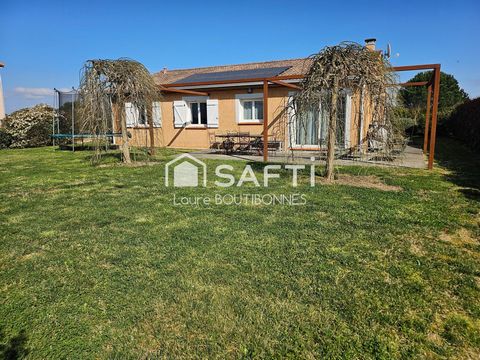 Maison d'environ 90m² avec garage située à proximité de toutes les commodités et de l'A68. Elle se positionne sur un terrain entièrement clos de 705m² sans vis à vis. Elle se compose d'une cuisine équipée et aménagée ouverte sur une grande pièce à vi...