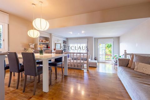 Descubre esta magnífica propiedad de 300 m² distribuidos en medias alturas, diseñada para ofrecer espacios amplios, funcionales y con un toque de elegancia que la hace única. Situada en Teià, esta casa combina comodidad y una ubicación privilegiada c...