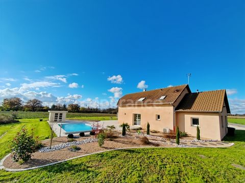 A vendre à mi-chemin entre Chalon-sur-Saône et Louhans Villa de 206 m² avec piscine 8 pièces terrain de 3000 m²