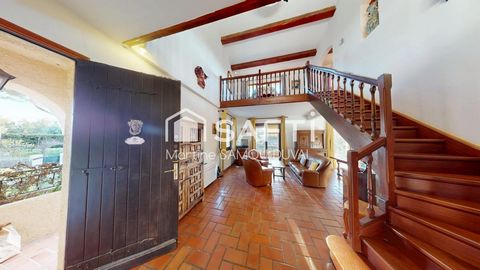 Située à Saint-Mandrier-sur-Mer, proche de la plage Saint Asile et des commerces, cette maison lumineuse et agréable peut accueillir deux familles. Vue mer