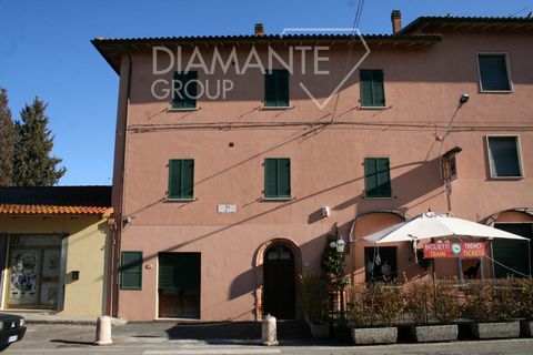 Castiglione del Lago (PG): Appartamento indipendente a piano secondo di 100 mq circa, completamente ristrutturato, composto da ingresso, soggiorno, cucina a vista, due camere, studio e due bagni. La proprietà comprende due posti auto e cantina. L’imm...