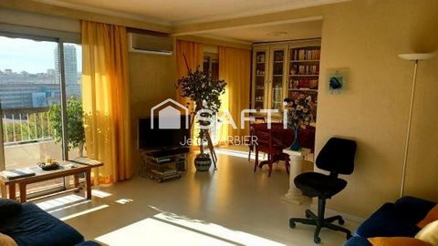 Toulon, Quartier de la Rode, bel appartement de type 5, etage élevé avec ascenseur. Vue mer. Possibilité d'acquérir deux garages.