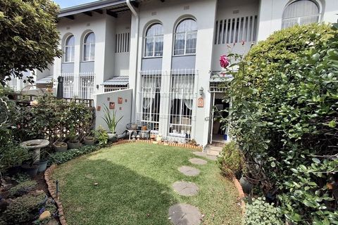 This neat and well maintained complex is in the heart of Eastleigh. The duplex is pet friendly with a small front garden for small pets. Downstairs is a carpeted open plan area for lounge and dining area.  There is a small serving hatch from the dini...