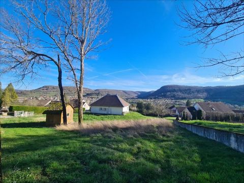 Terrain constructible de 899m2, Ornans.