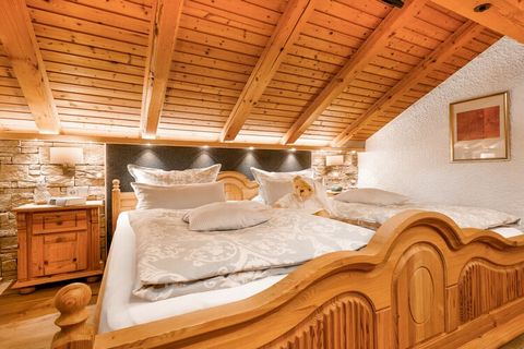Die Ferienwohnung hat eine Wohnfläche von ca.80m² und ist gemütlich und hochwertig eingerichtet. Die Wohnung besteht aus Vorflur, großen modern eingerichteten Wohnzimmer mit neuen 50-Zoll-HD-Fernseher, zusätzlichem Kaminofen, großer Küchenzeile mit G...
