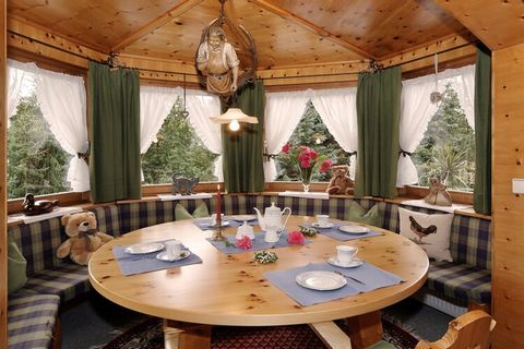 Die Wohnung besteht aus Vorflur, großem Wohnzimmer mit 55