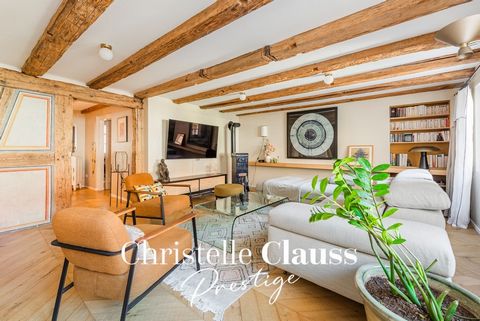 Historic centre of Colmar! A jewel renovated with care Discover these 2 superb buildings located in the heart of the old town of Colmar, a stone's throw from all amenities. Completely renovated with special attention to detail, it perfectly combines ...