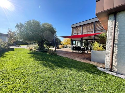 Dpt Vendée (85), à vendre BAZOGES EN PAILLERS maison P9 de 250 m² - Terrain de 2 540 m² - Plain pied