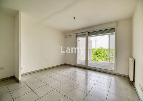 Appartement T3 terrasse et parking