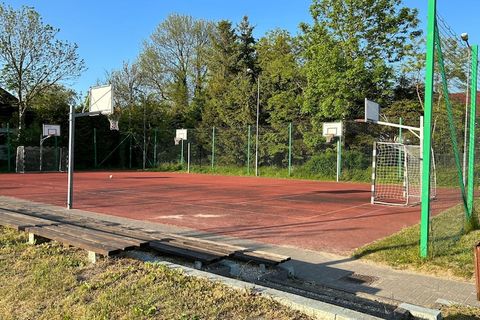 An intimate, family recreation center. You can count on peace and quiet here. The resort has only 7 holiday cottages, and the character of the town itself favors a blissful holiday. There is plenty of space for children's games and fun in the fenced ...