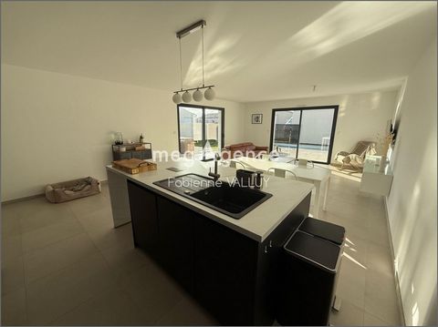 MAISON FAMILIALE RECENTE DE PLAIN PIED AVEC PISCINE A SURGERES
