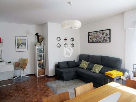 Jardim com parque infantil em frente à urbanização 5 minutos a pé do IKEA 5 minutos a pé da Escola Basica Almeida Garret 5 minutos de carro do Shopping Allegro Alfragide, Makro, Fitness Hut Alfragide e Quinta Grande, Continente, Park Internacional Sc...