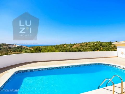 Luzi Homes apresenta em exclusivo, Uma luxuosa moradia de 6 quartos, com piscina, espectacular vista sobre o mar, a apenas 5 minutos de distância a pé da praia. Localizada na idílica costa do sudoeste algarvio, a meros 5 minutos de carro de Burgau, u...