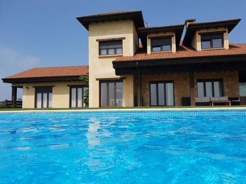 Magnificent 6 bedroom villa on 5000 sqm of land with spectacular views near Pola de Siero (Asturias). Luxurious and spacious. 400 square meters of living space with 2 living rooms, 3 bathrooms, own bodega, home cine, etc. Built in 2005. Large pool (1...