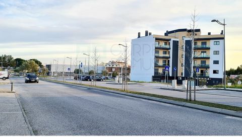Plot of infrastructured land for construction of a building in a noble area of the Junction. Land with 540m² for building construction with 5 floors + basement. Lot 1 for the construction of 15 apartments (1755m²) and 4 fractions for trade and servic...