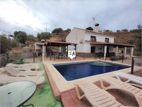 Wonderfull Finca with wooden ceilings and walls decorated with stone and cement, has a generous plot of 3,870m2 and 154m2 of construction, and wonderful views. The property has an excellent living room, six bedrooms, two bathrooms, a spacious kitchen...