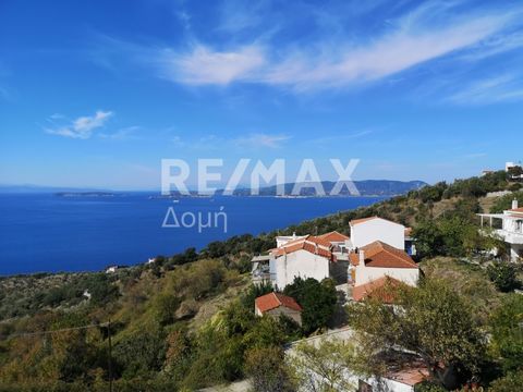 Real estate consultant Gavardinas Dimitris, member of the Sianos Papageorgiou team and RE/MAX Domi. Exclusively available from our team is an even and buildable plot of 580 sq.m. in the Skopelos language. Due to its location in the settlement, the in...